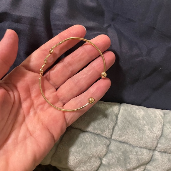 Elegant Gold Wave Bracelet - Picture 3 of 4